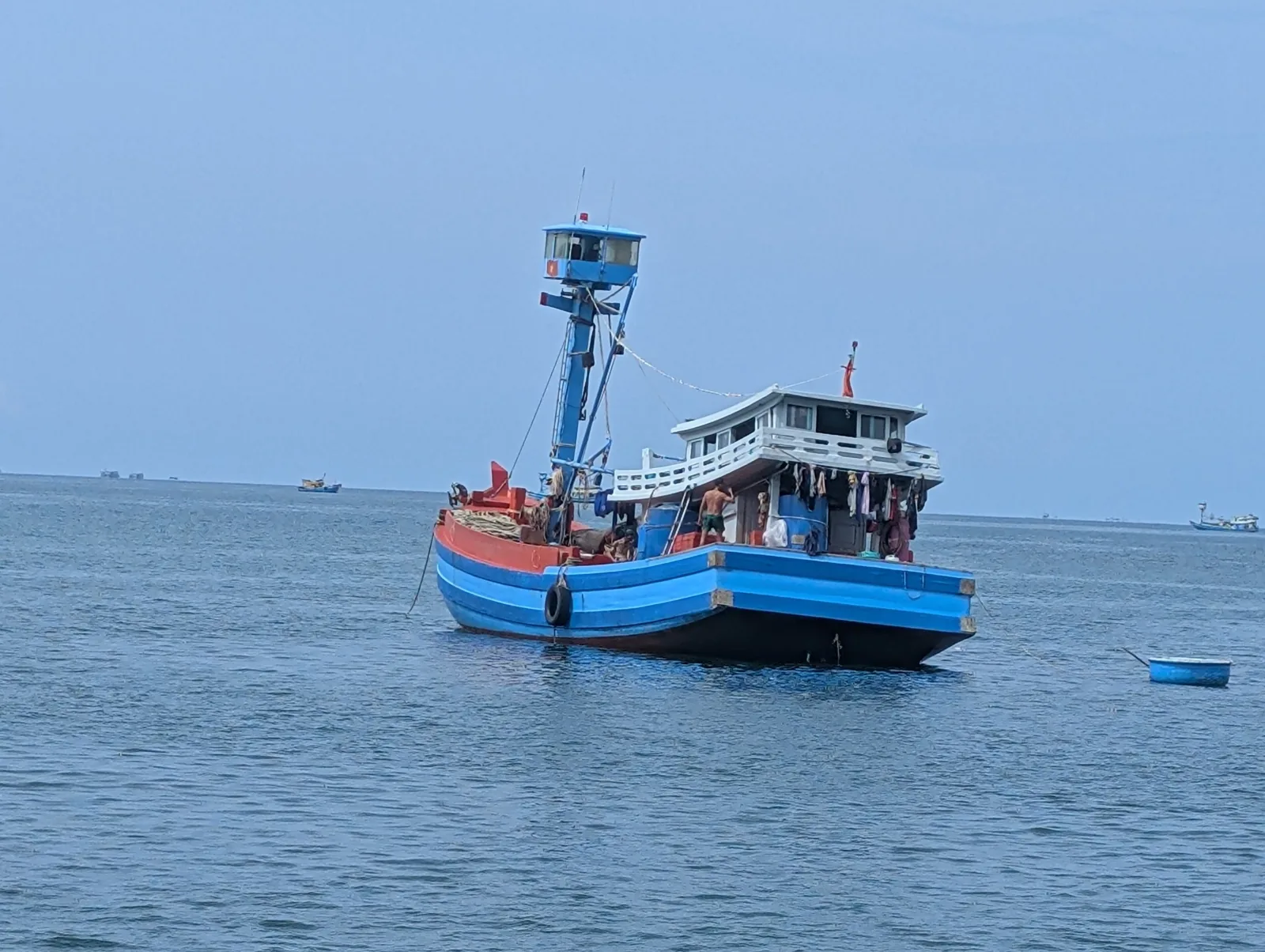Tàu cá neo ở cửa sông Dương Đông buổi sáng, Phú Quốc